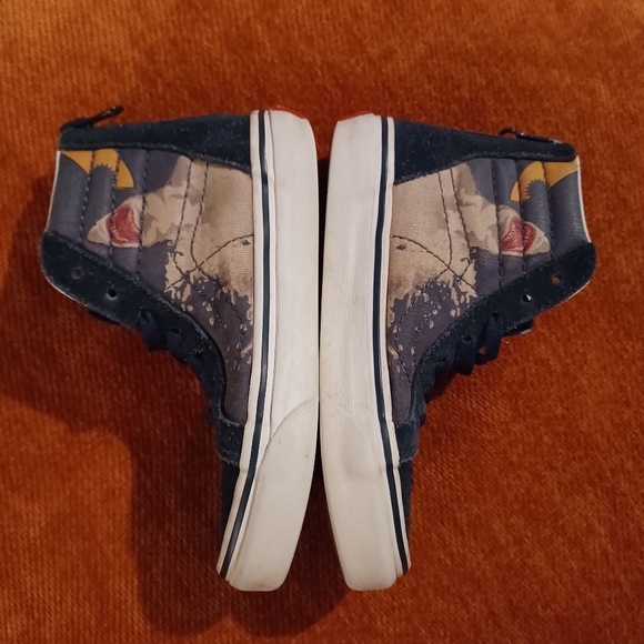 Vans Shark High Tops • Kids 11.5 • Back To School - Picture 3 of 9